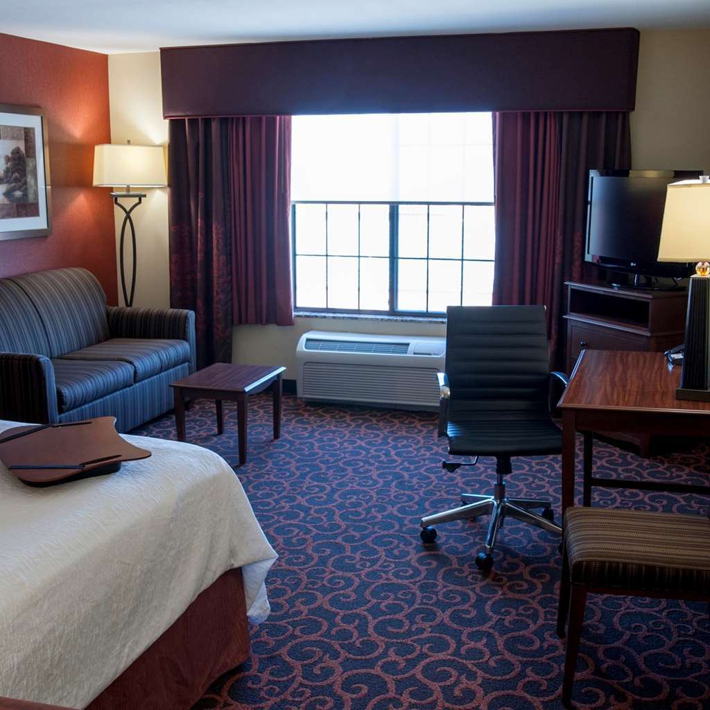 Hampton Inn & Suites Вотертаун Номер фото