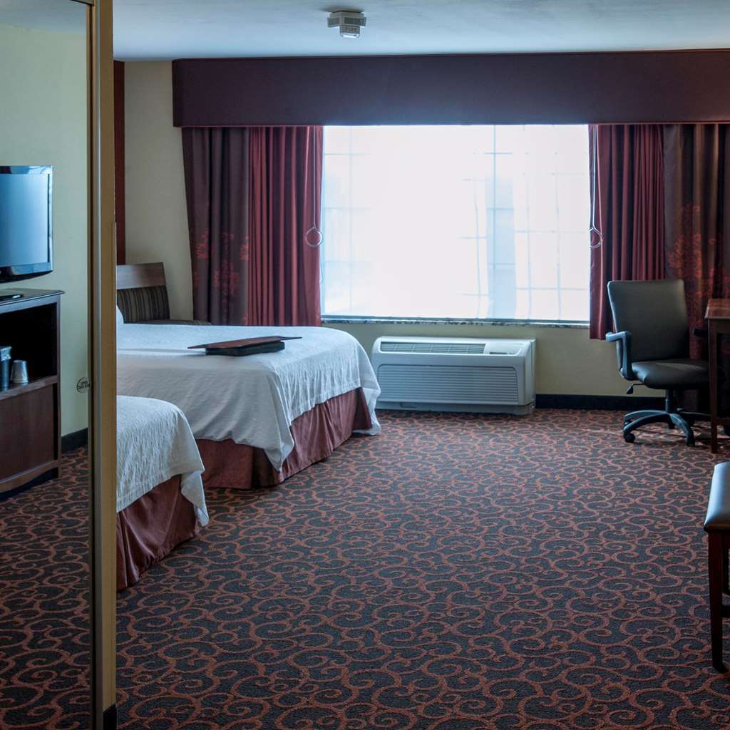 Hampton Inn & Suites Вотертаун Номер фото